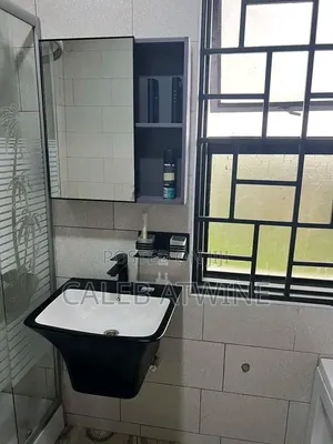 5bdrm Mansion in Nangabo Bamba Estate, Central Division for sale