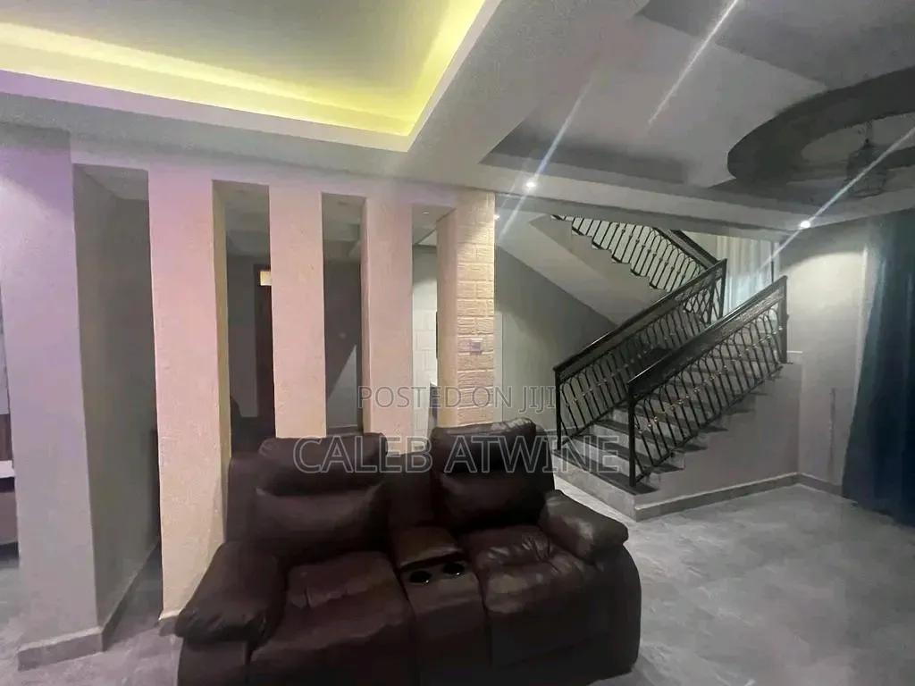 5bdrm Mansion in Nangabo Bamba Estate, Central Division for sale