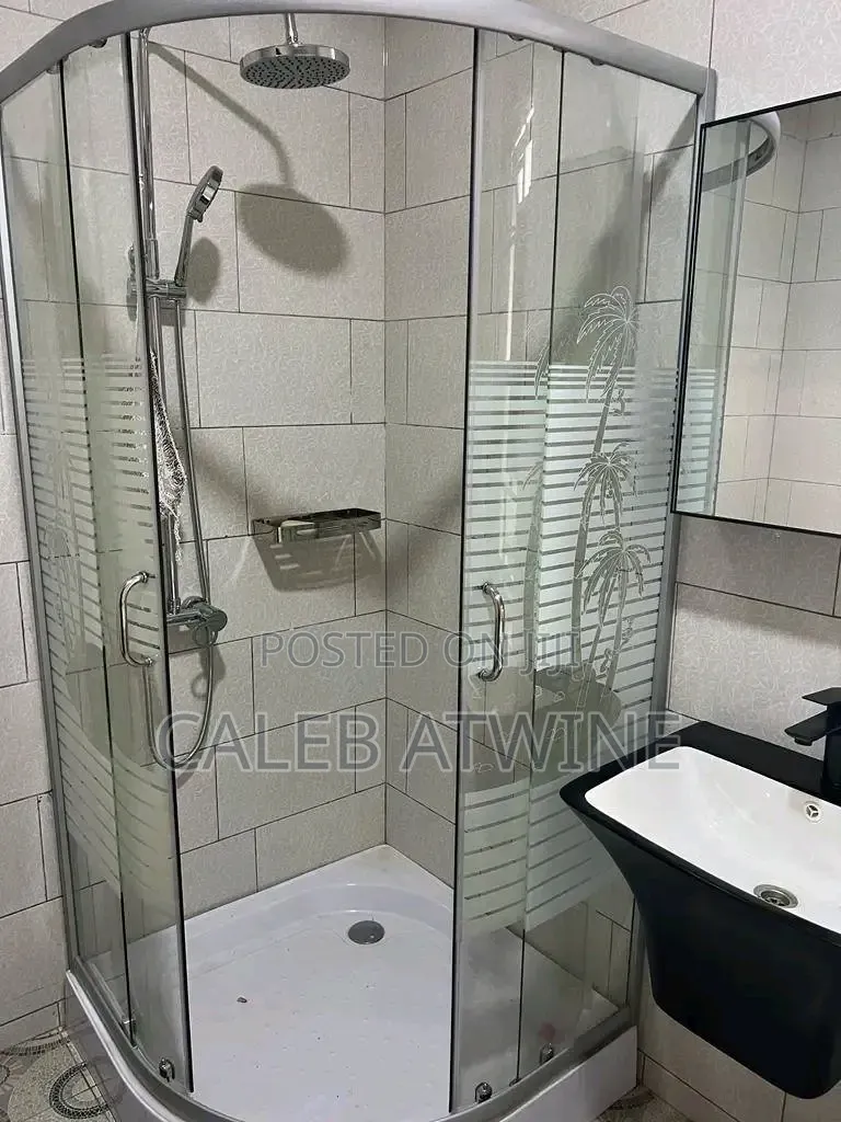 5bdrm Mansion in Nangabo Bamba Estate, Central Division for sale