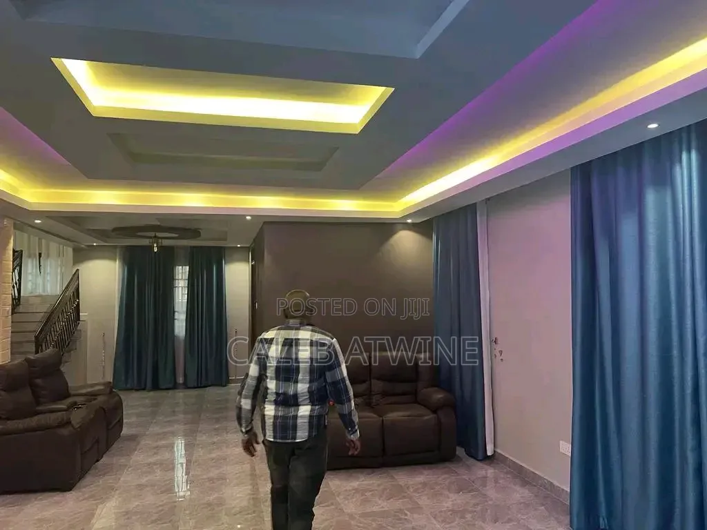 5bdrm Mansion in Nangabo Bamba Estate, Central Division for sale