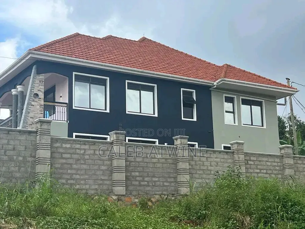 5bdrm Mansion in Nangabo Bamba Estate, Central Division for sale
