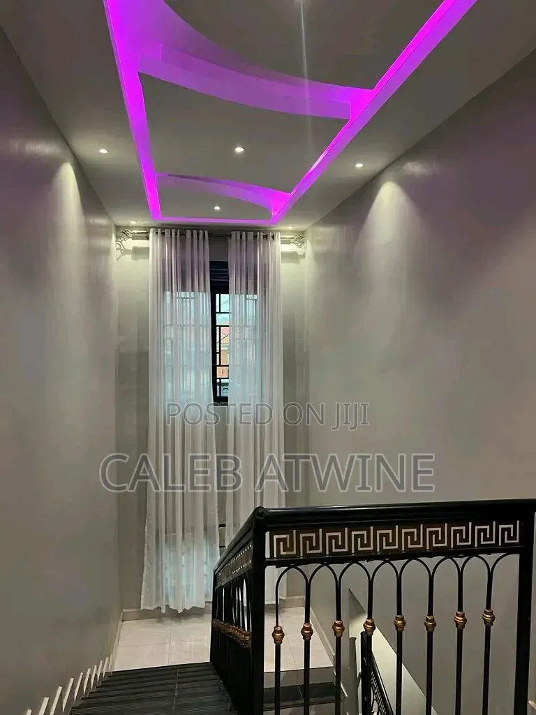 5bdrm Mansion in Nangabo Bamba Estate, Central Division for sale