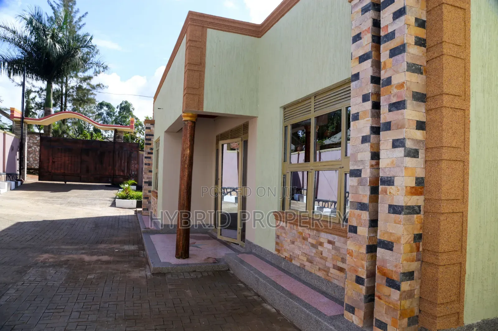 4bdrm Penthouse in Senge~Wakiso Along for sale