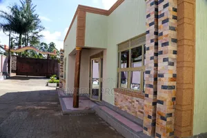 4bdrm Penthouse in Senge~Wakiso Along for sale