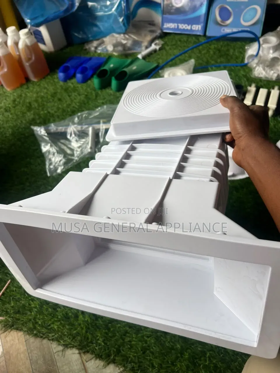 Plastic Swimming Pool Wide-Mouth Wall Skimmer.