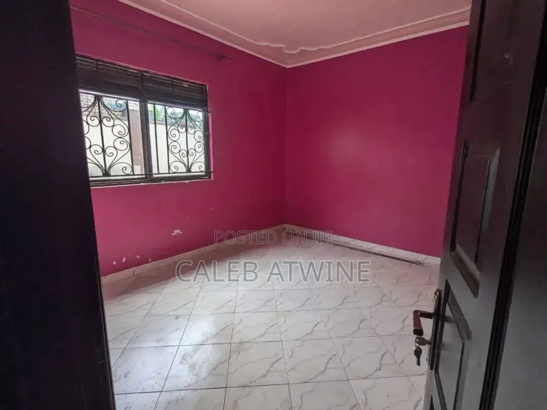 5bdrm Bungalow in Mayilikiti Estate, Central Division for sale