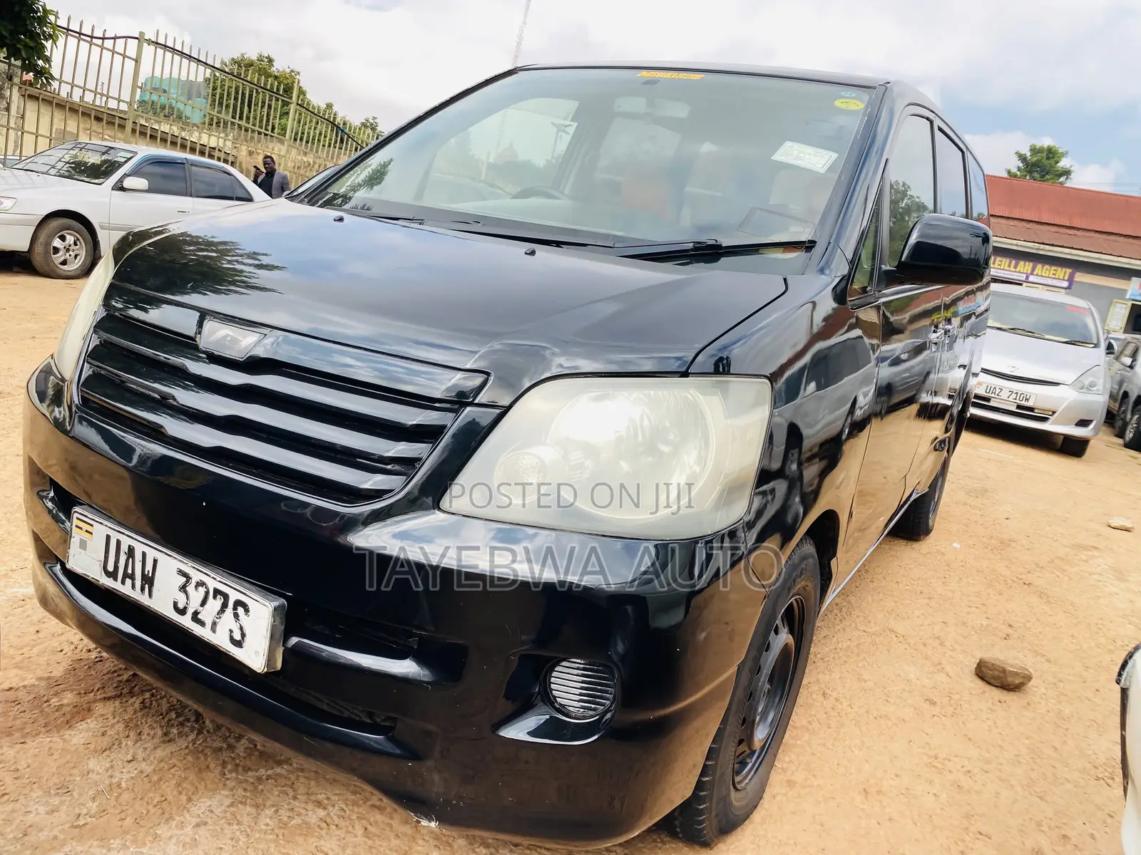 Toyota Noah 2003
