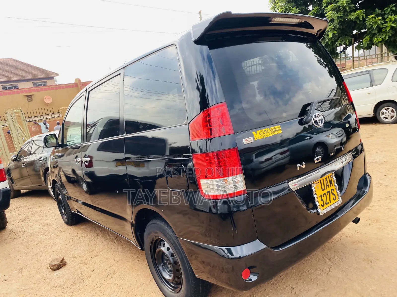 Toyota Noah 2003