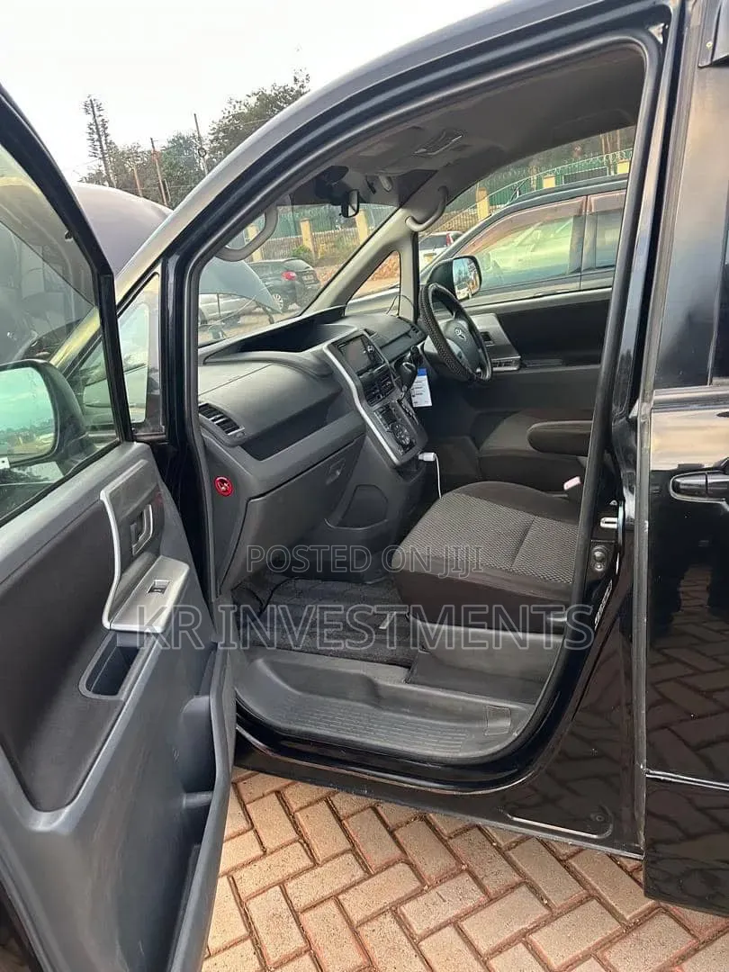 Toyota Noah 2010 Black