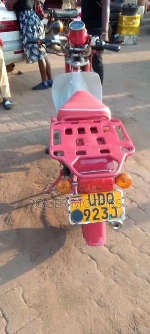 Suzuki 2000 Red