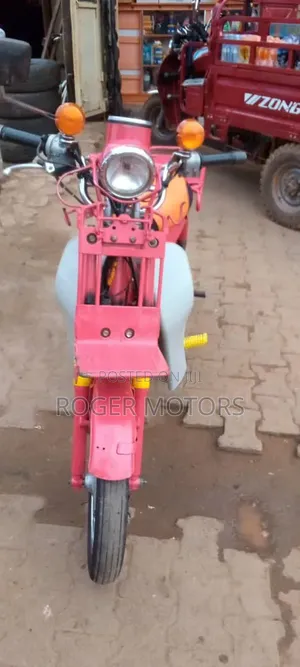 Suzuki 2000 Red