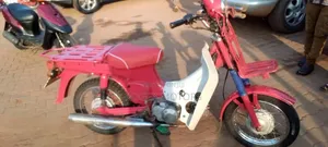 Suzuki 2000 Red