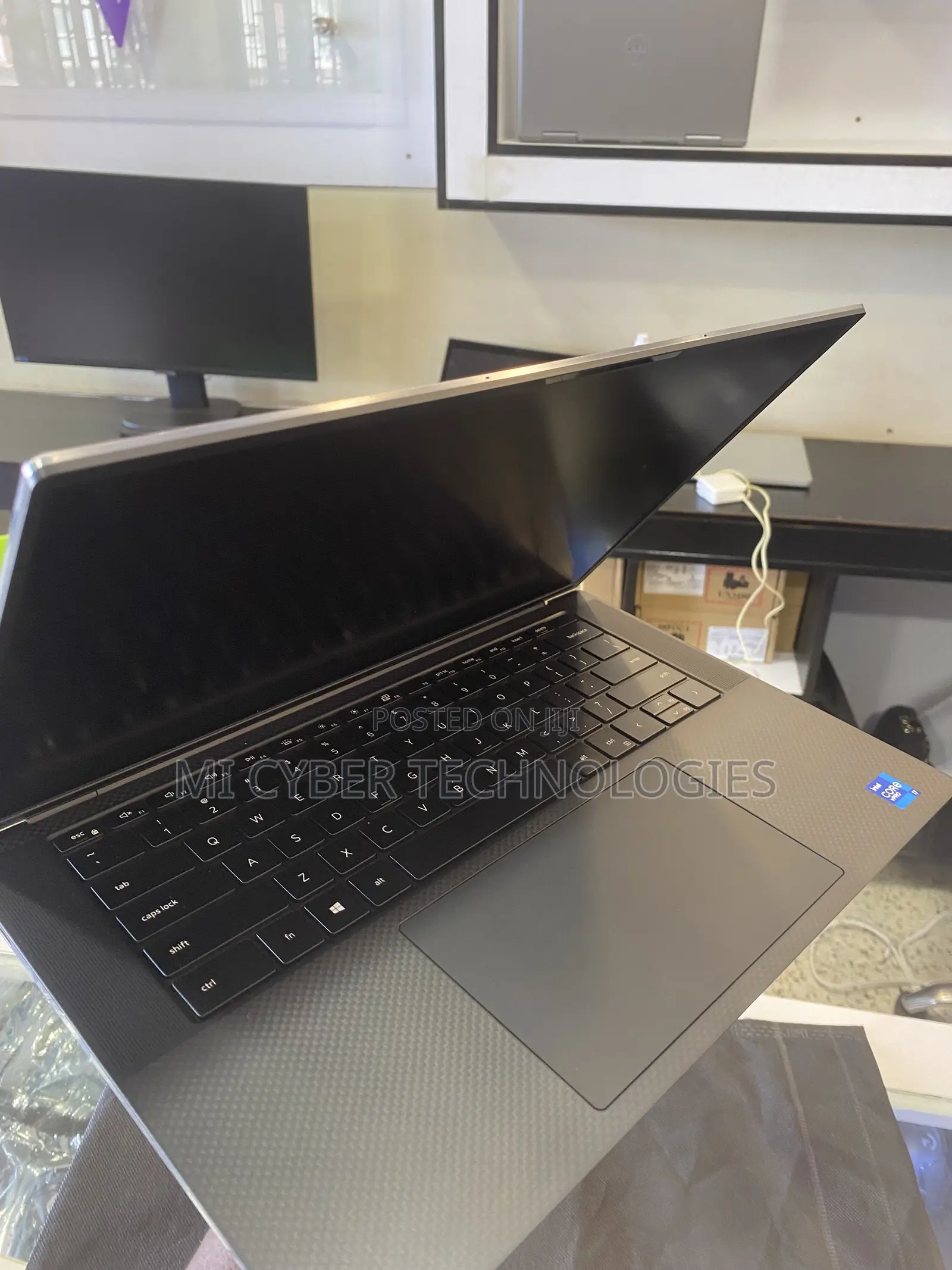 New Laptop Dell Precision 15 3520 16GB Intel Core i7 SSD 1T