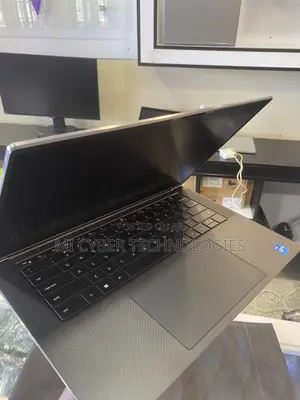 New Laptop Dell Precision 15 3520 16GB Intel Core i7 SSD 1T