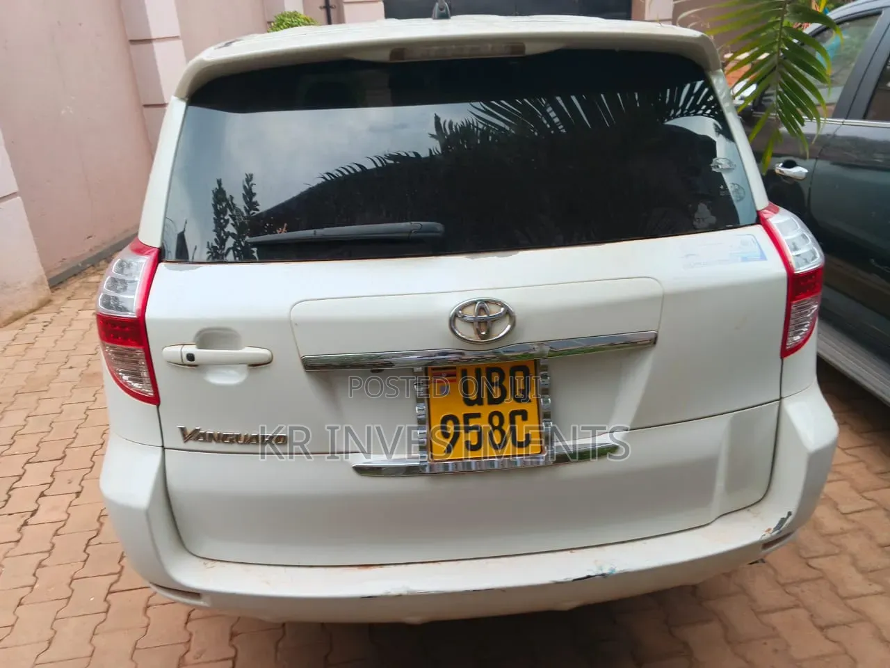 Toyota Vanguard 2008 White