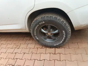 Toyota Vanguard 2008 White