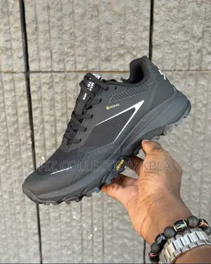 Original Gore-Tex Waterproof Hiking Sneakers – Vibram Sole