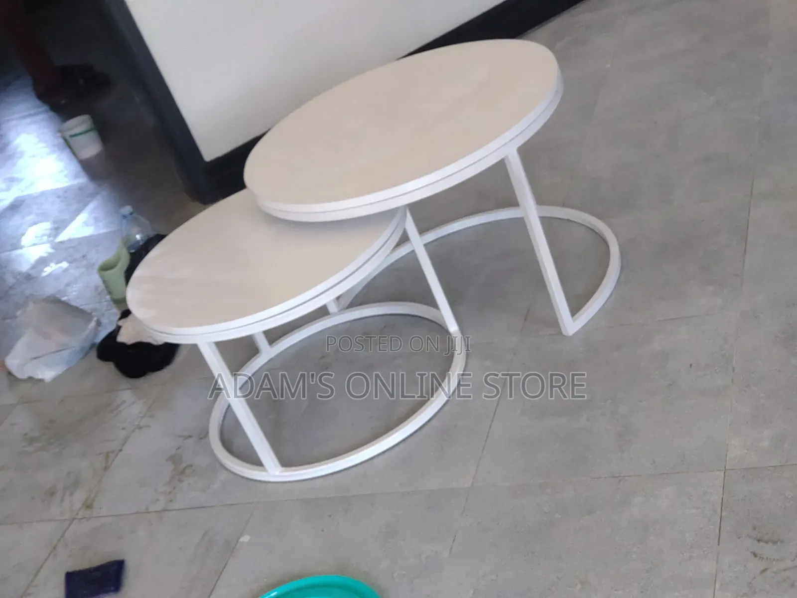 White Round Metal Center Table/Stools