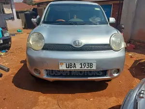 Toyota Sienta 2006 Silver