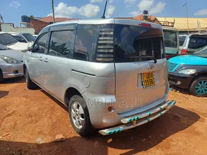 Toyota Sienta 2006 Silver