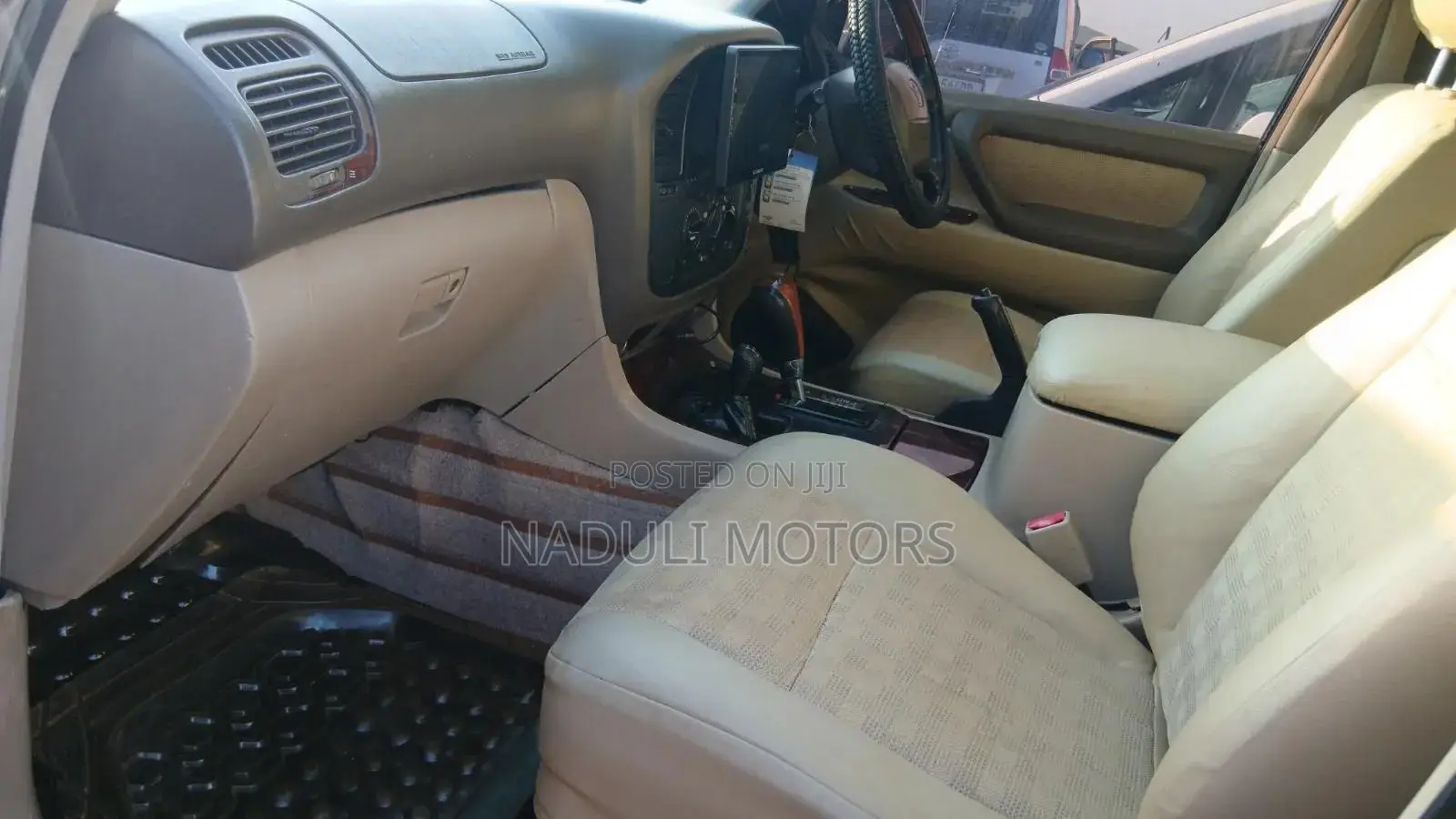 Toyota Land Cruiser 2010 Silver