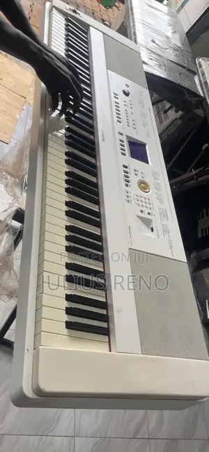 Yamaha GDX 560