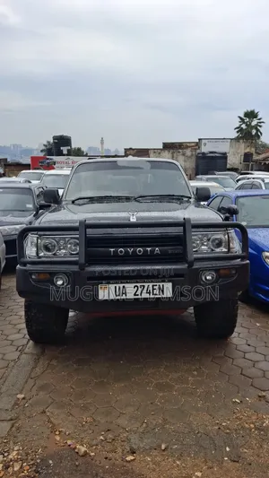 Toyota Land Cruiser 2000 Gray