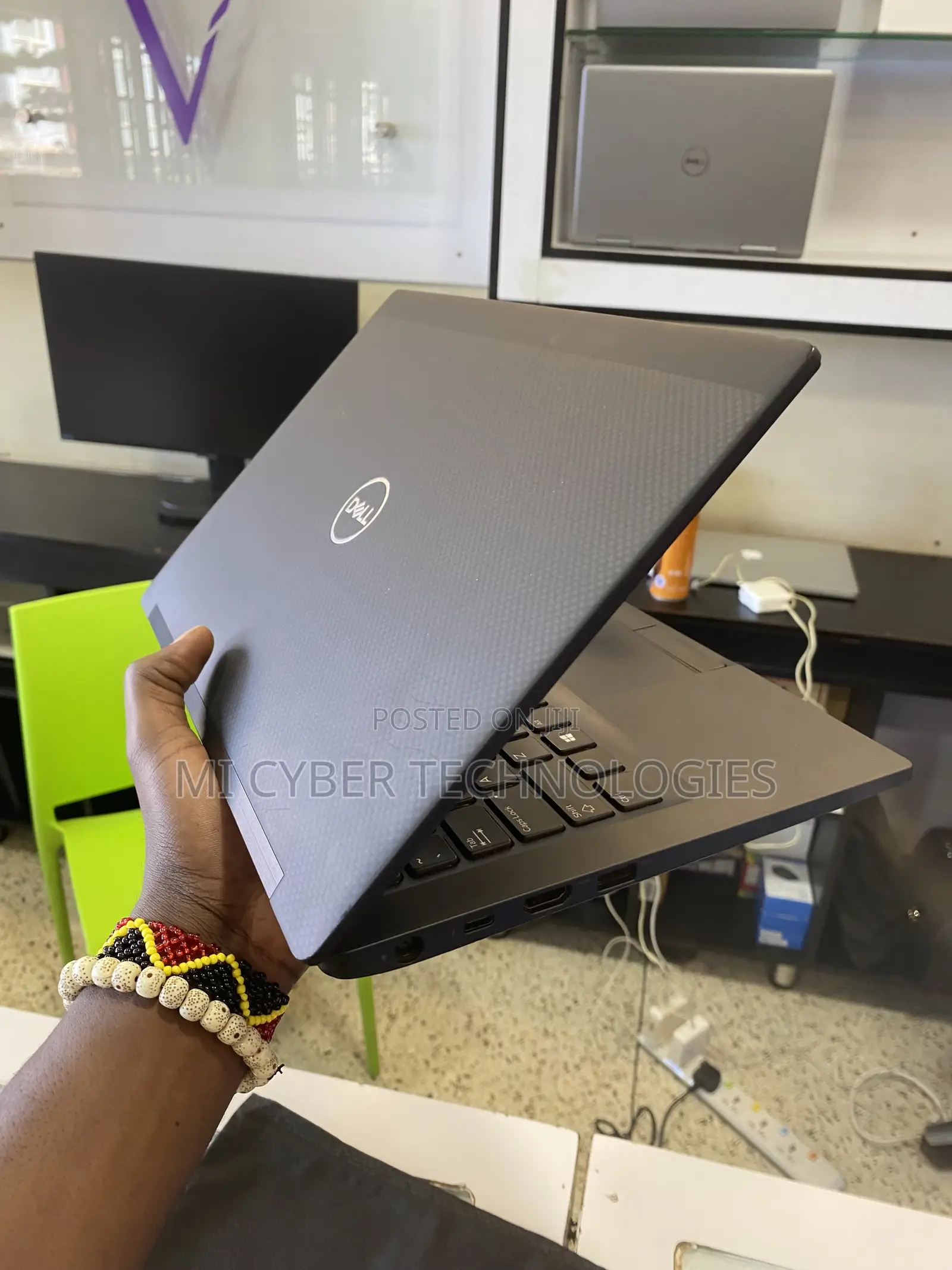 New Laptop Dell Latitude 7390 16GB Intel Core i7 SSD 1T