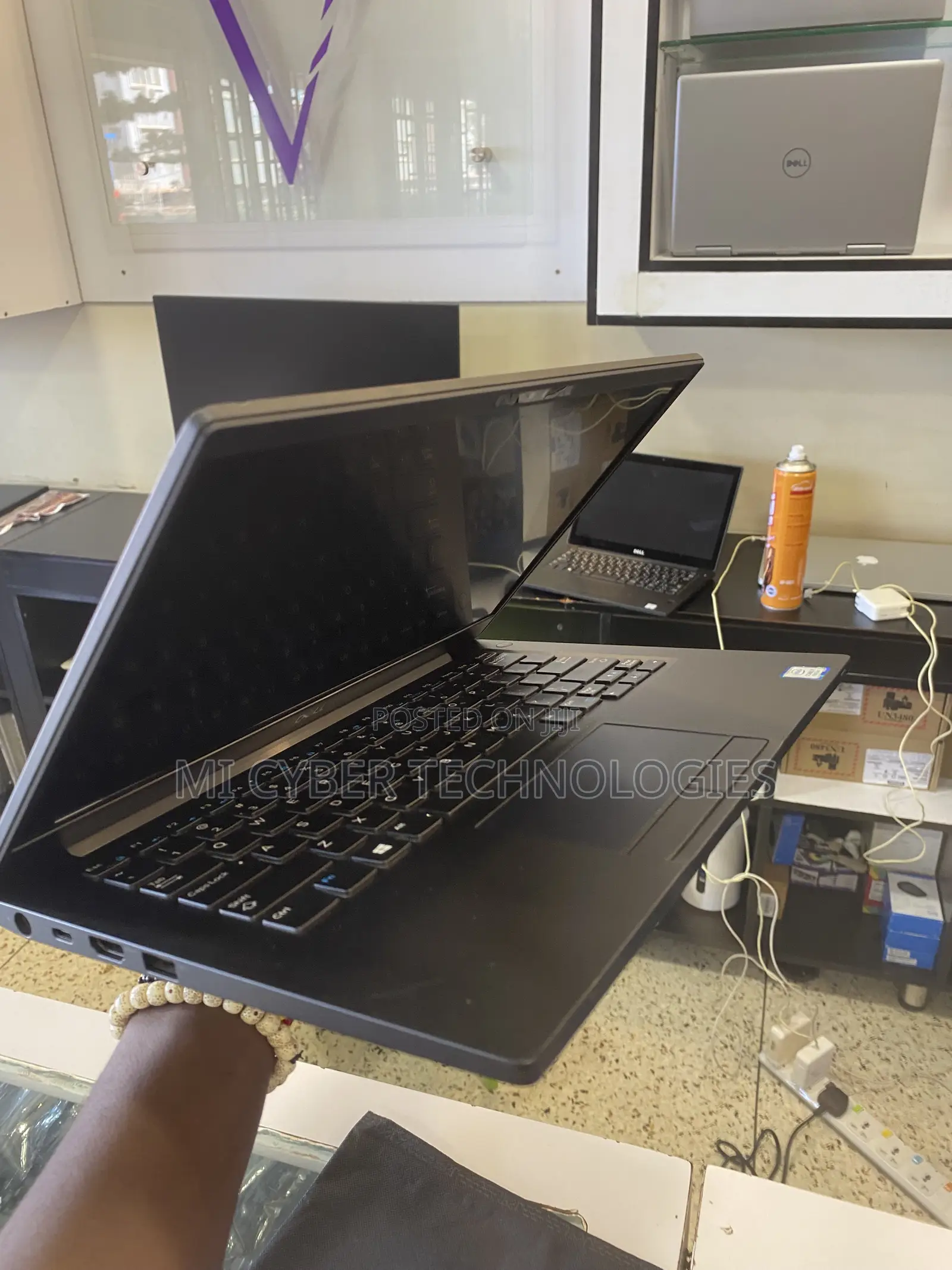 New Laptop Dell Latitude 7390 16GB Intel Core i7 SSD 1T