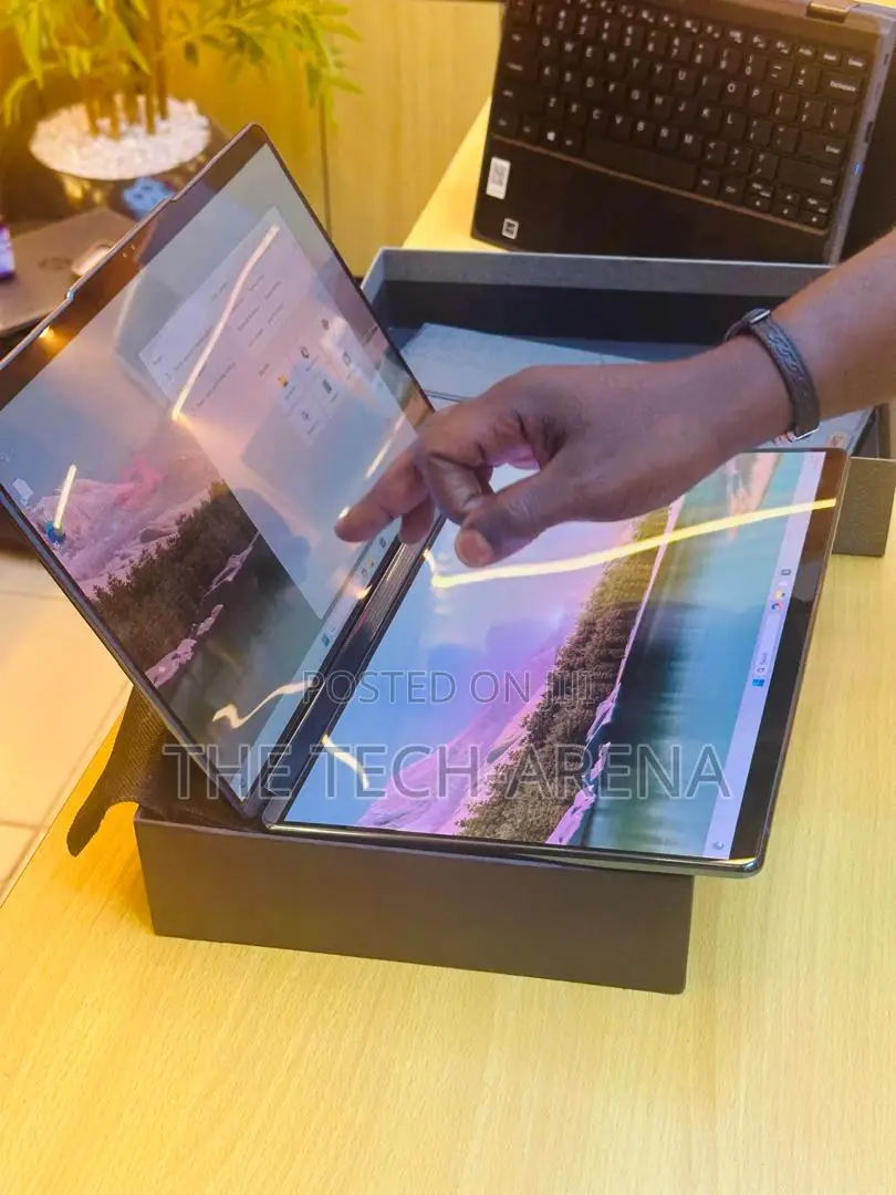 New Laptop Lenovo Yoga Book 9i 16GB Intel Core i7 SSD 512GB