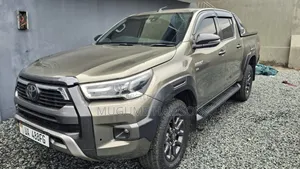Toyota Hilux 2022 Silver