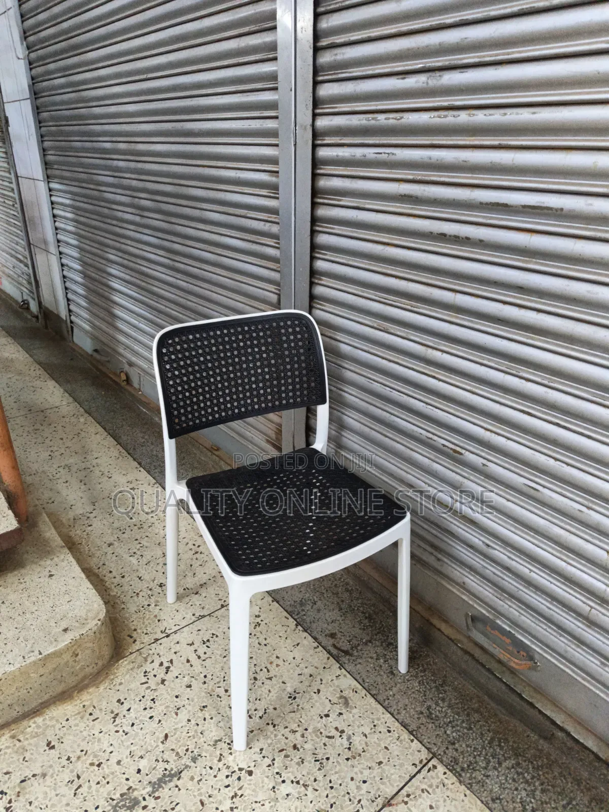 Stackable Whitic and Black Plastic Chairs Plastic Chairs