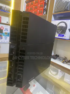 Sony PlayStation 4 (Original / Launch Edition).