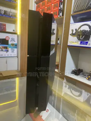 Sony PlayStation 4 (Original / Launch Edition).
