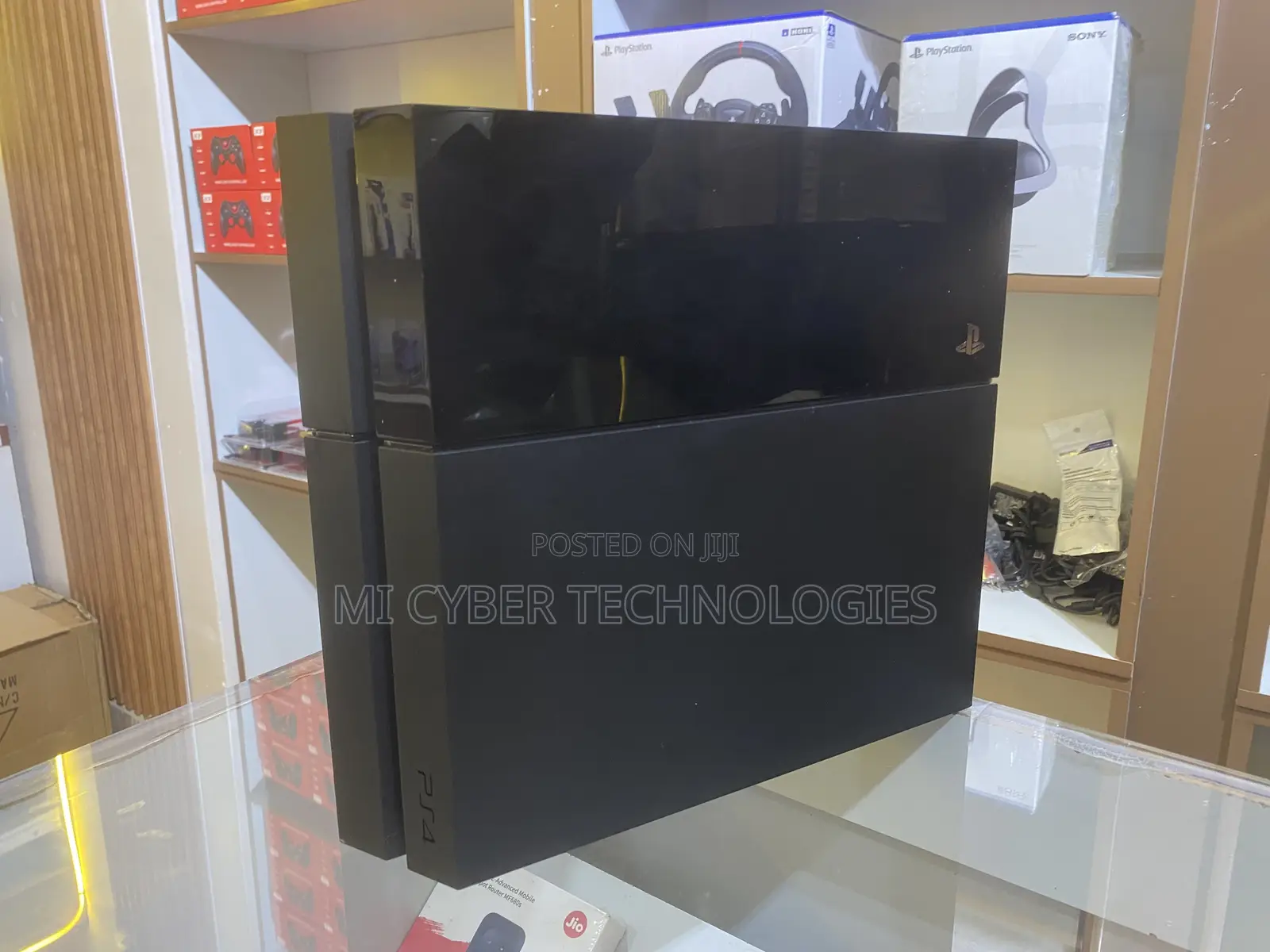 Sony PlayStation 4 (Original / Launch Edition).