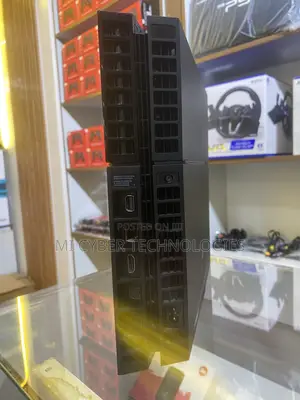 Sony PlayStation 4 (Original / Launch Edition).
