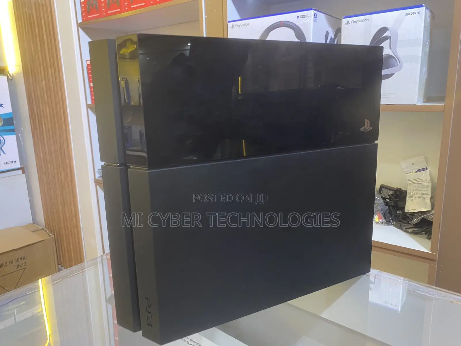 Sony PlayStation 4 (Original / Launch Edition).