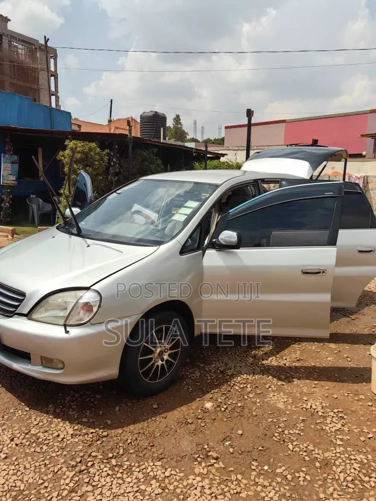 Toyota Nadia 2000 Silver