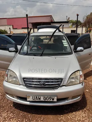 Toyota Nadia 2000 Silver