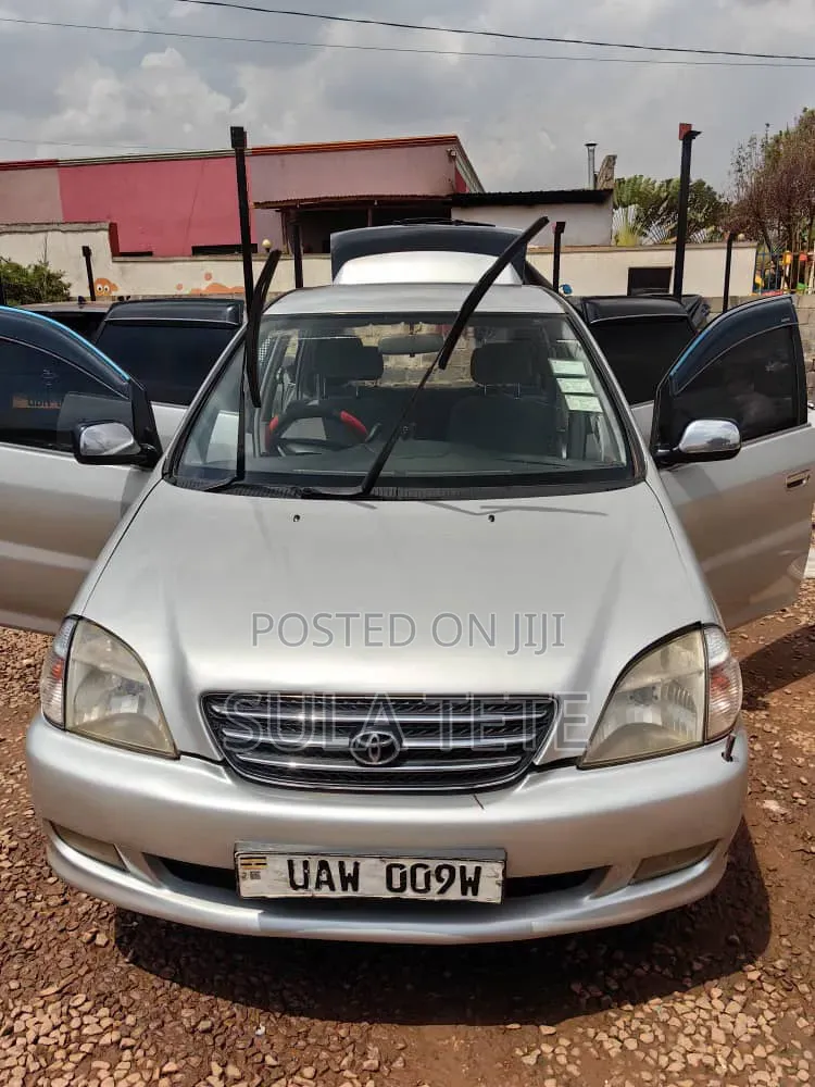 Toyota Nadia 2000 Silver