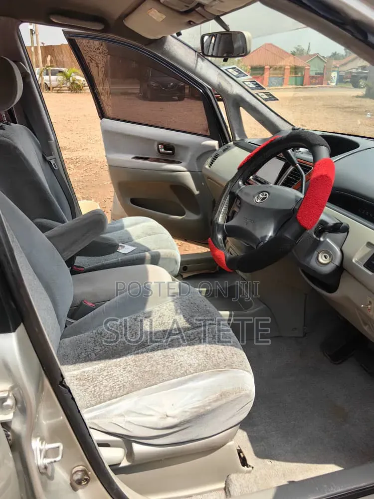 Toyota Nadia 2000 Silver