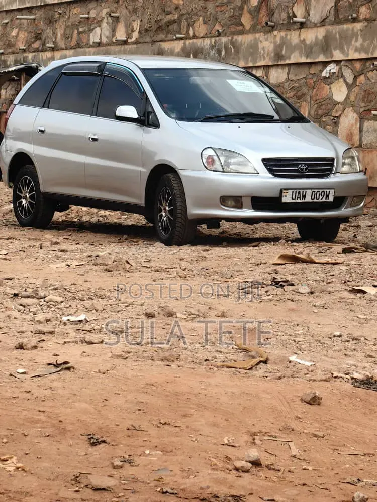 Toyota Nadia 2000 Silver