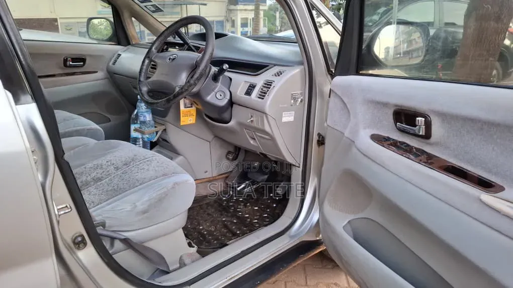 Toyota Nadia 2000 Silver