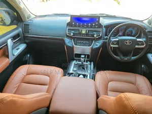 Toyota Land Cruiser 2016 White