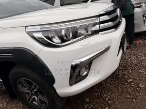 Toyota Hilux 2018 White
