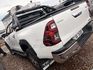 Toyota Hilux 2018 White