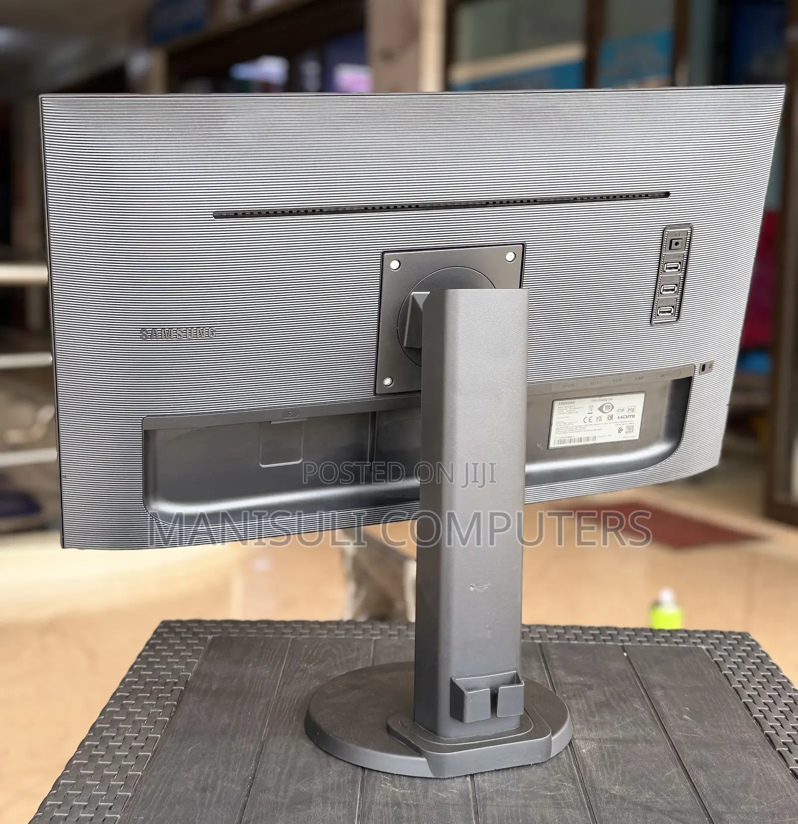 Monitor 27 Inch Screen