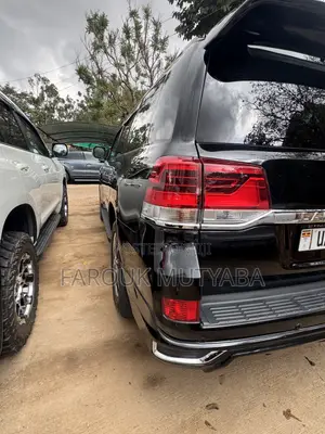 Toyota Land Cruiser 4.0 V6 DLX 2015 Black
