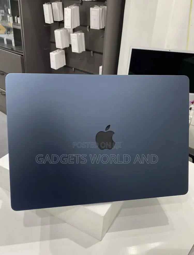 New Laptop Apple MacBook Air 2025 M4 16GB Apple M4 SSD 512GB