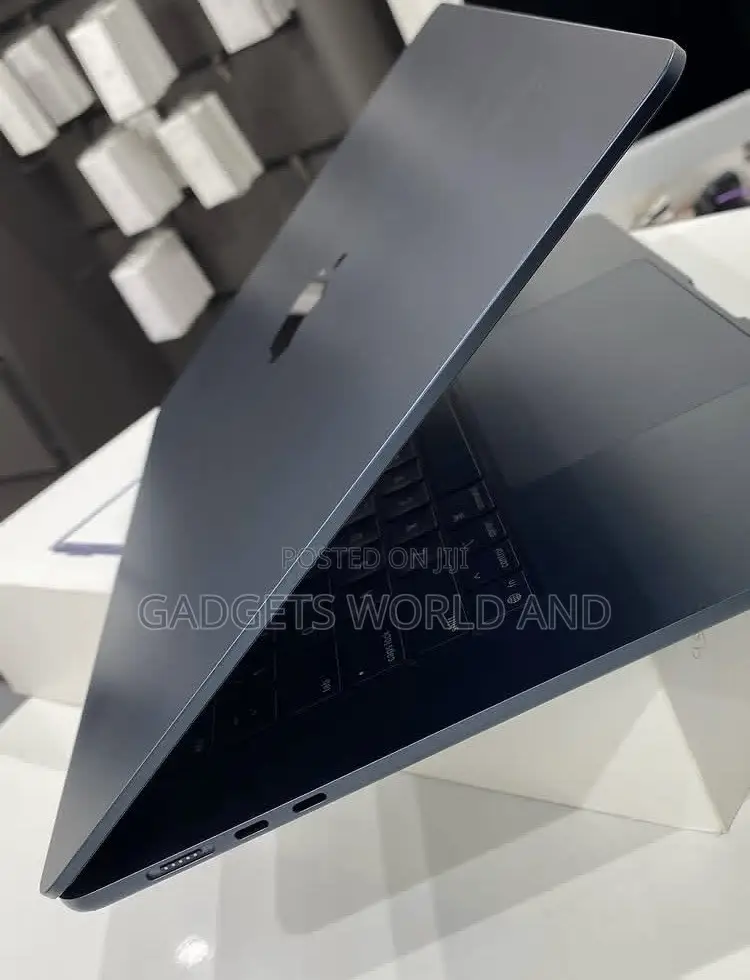 New Laptop Apple MacBook Air 2025 M4 16GB Apple M4 SSD 512GB